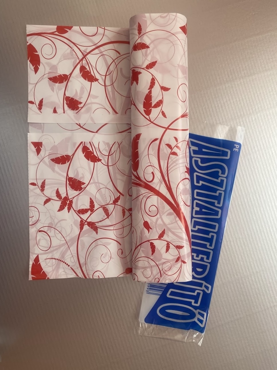 Eldobható asztalterítő