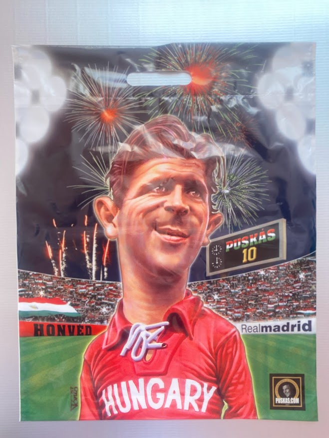 A céges feliratos reklámtáska kiemelkedő eszközt jelent a vállalkozások számára a márkaépítés és a marketingcélok elérése terén. A mindennapi használat során diszkréten, de hatékonyan hirdeti a céget, miközben praktikus funkciót is betölt.